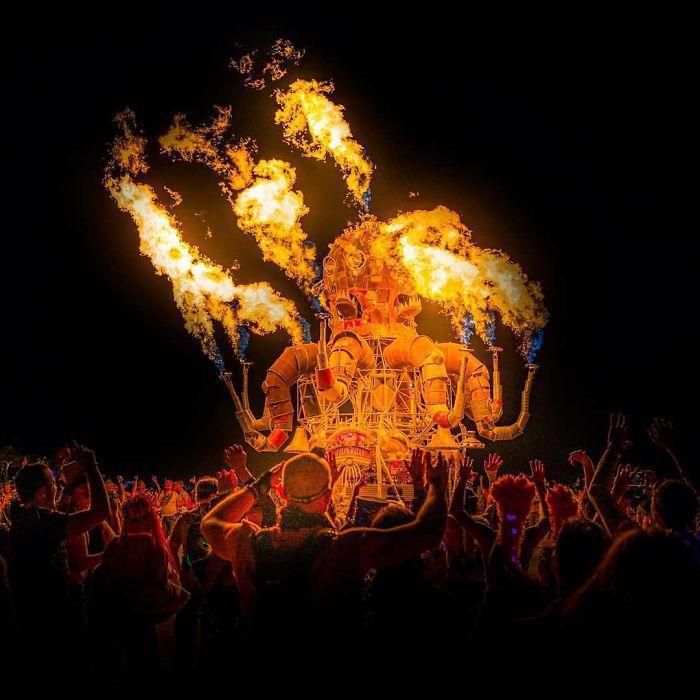 Унікальний вибуховий фестиваль Burning Man 2019, який не має аналогів: 25 фотодоказів. Найгарячіший фестиваль з усіх існуючих.