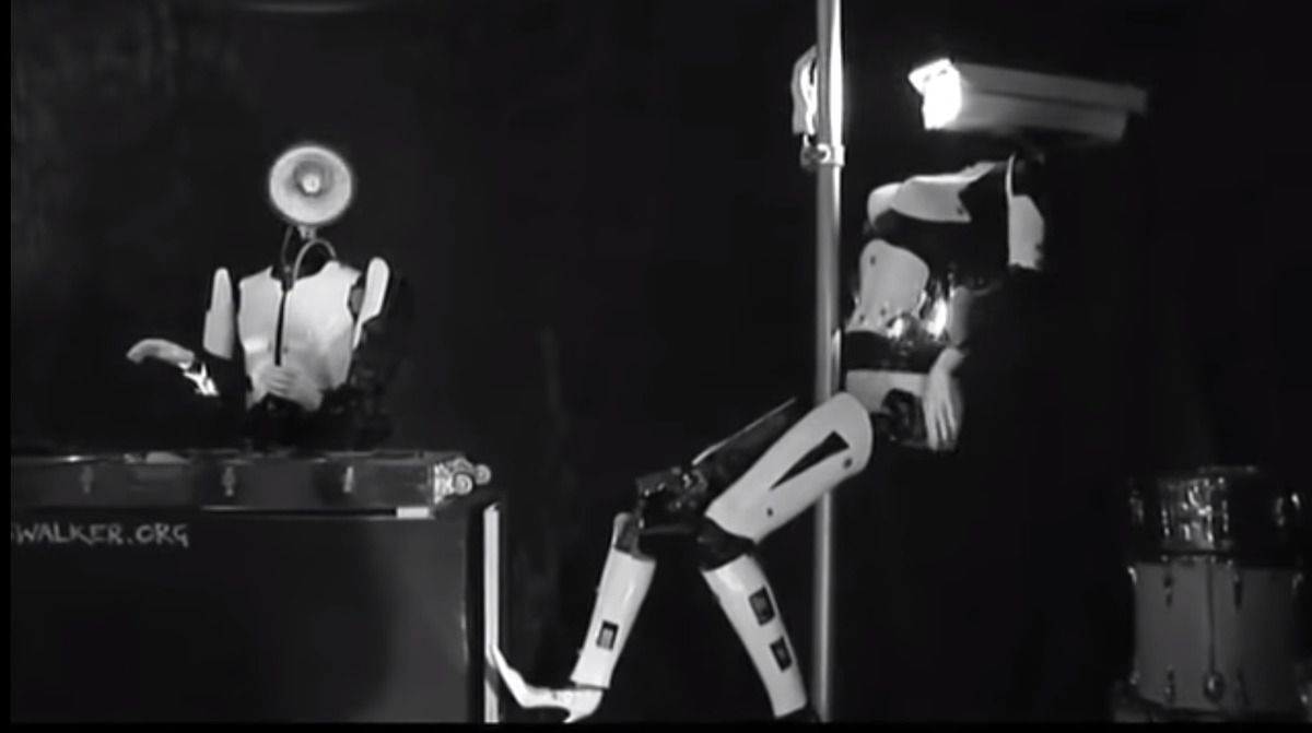 Вперше у світі роботи станцюють на жердині в нічному клубі Франції. Шоу роботів стриптизерів.