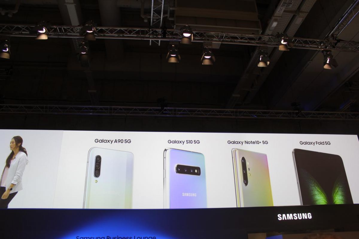 Samsung презентувала новинки: смартфон з 5G і Galaxy Fold. Тепер же відвідувачам IFA 2019 офіційно представили бюджетну модель Galaxy A90 5G.
