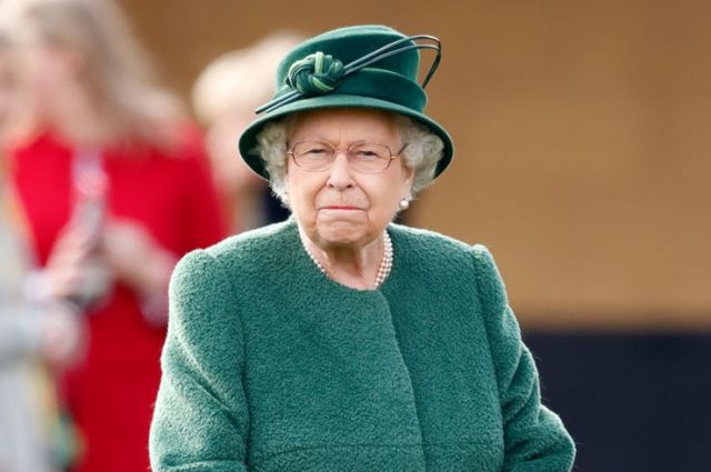Королева Єлизавета II образилася на Меган Маркл і принца Гаррі. Герцоги Сассекські знову в центрі уваги.