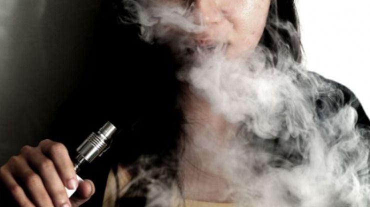 Медики, нарешті, знайшли причину захворювання легенів, яке було потенційно викликано курінням електронних сигарет. Знайдена ймовірна причина смертей від вейпінгу.