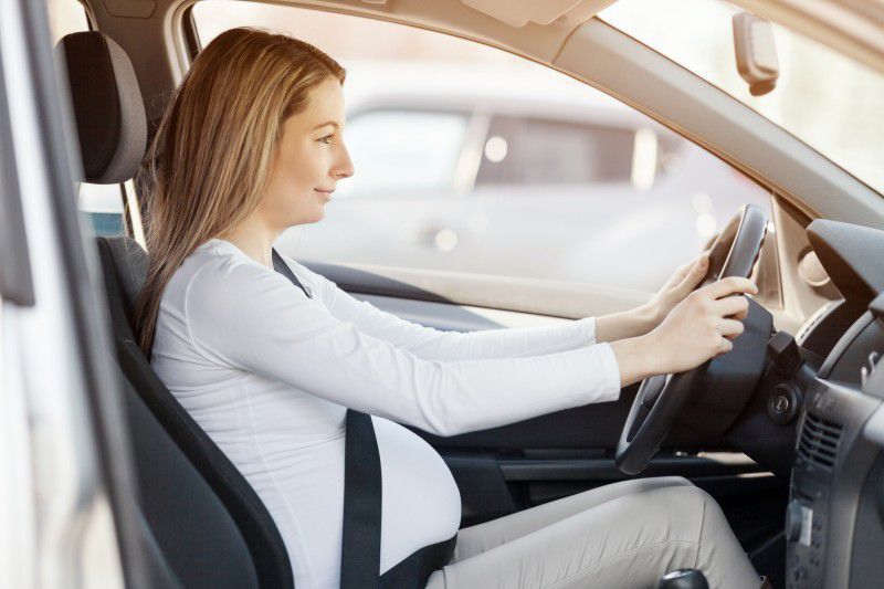 Чи можна вагітним водити автомобіль і чи безпечно це. Що чекає вагітну жінку за кермом?