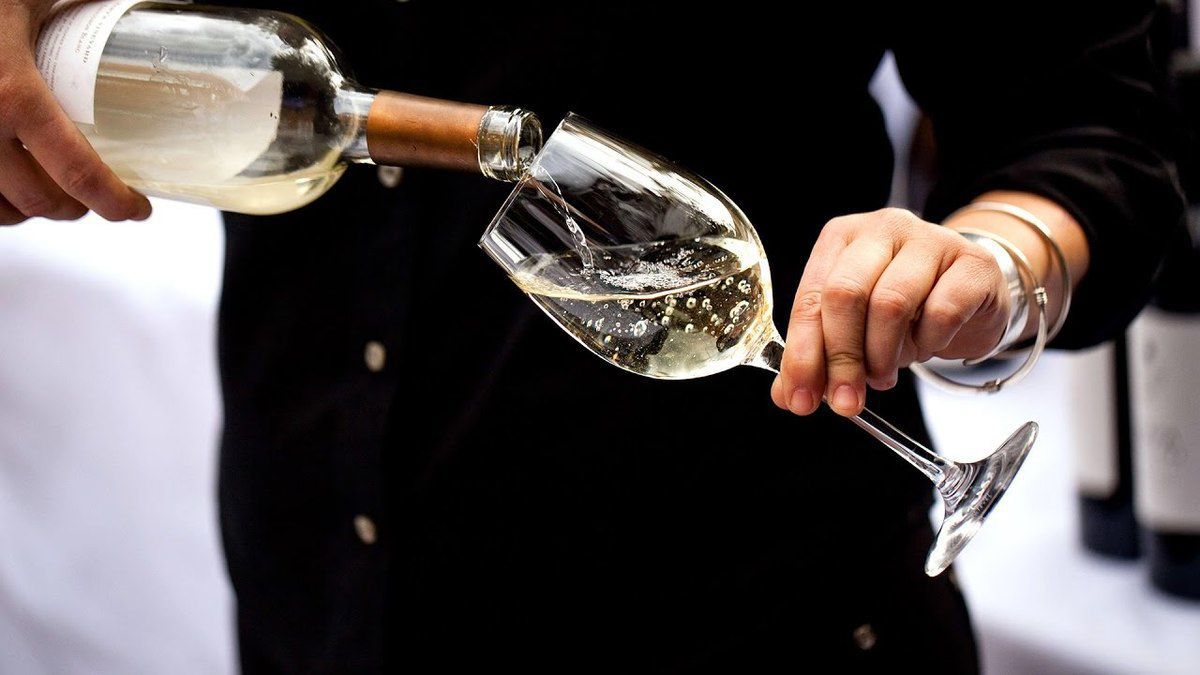 Вживання вина може стимулювати мозок краще, ніж вирішення задач з математики. Але є 1 важливий нюанс!