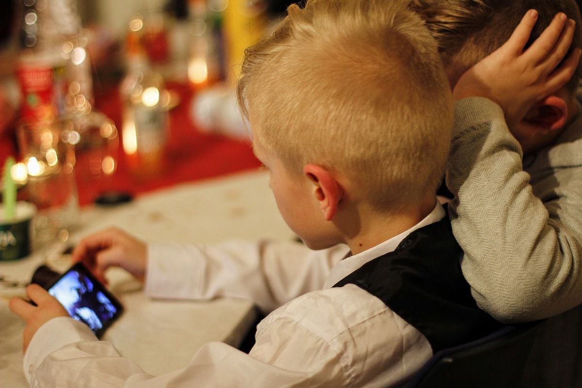 Вчені 14 років вивчали, як смартфони впливають на дітей, тепер у них є відповідь. Дослідники завершили експеримент.