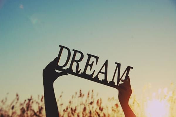 Щоб мрії збувалися, ними потрібно ділитися з особливими людьми. З ким варто ділитися мріями, щоб вони збувалися.