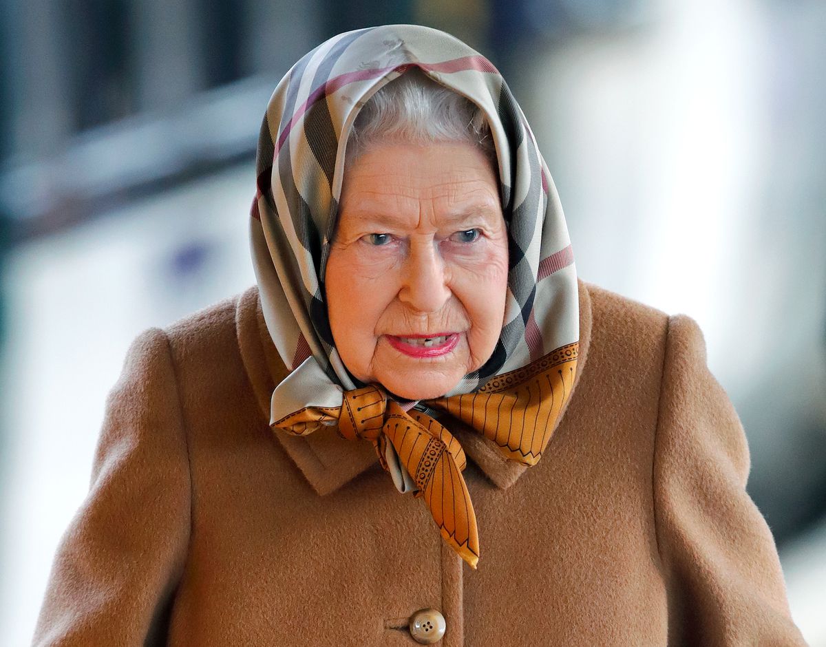 Кілька тижнів на рік королева Єлизавета II дозволяє собі не носити корону і харчуватися вуличною їжею. Її величність іноді балує себе фаст-фудом.