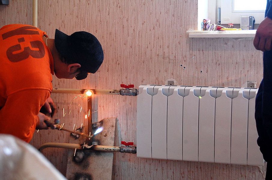 Українцям доведеться платити за тепло навіть при відключенні від системи централізованого опалення. У багатоповерховому будинку неможливо відключити від центрального опалення і водопостачання окремі квартири.