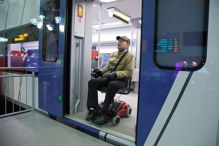 «Укрзалізниця» запустила спецвагони для людей з обмеженими можливостями. Це значно полегшить життя людям з інвалідністю.