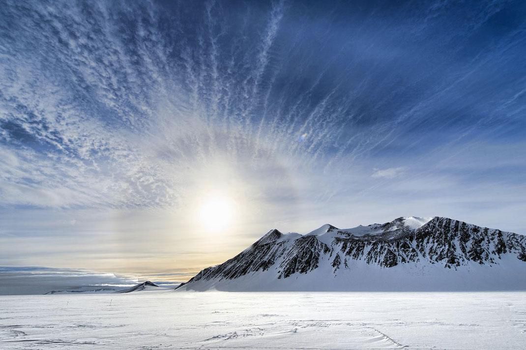Вчені зафіксували в Антарктиді рідкісне явище, яке загрожує негативними наслідками для іншого материка. Там було зафіксовано аномальне потепління.
