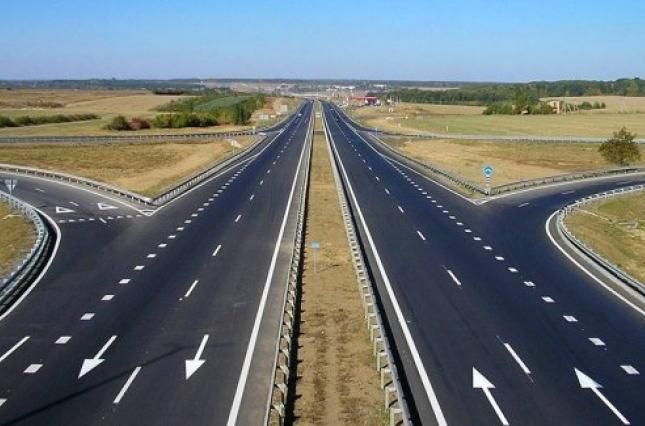 На українські дороги у держбюджеті виділили 74,4 млрд грн. У держбюджет на 2020 рік на розвиток українських доріг заклали суму майже на 20 млрд грн більше, ніж у 2019 році.