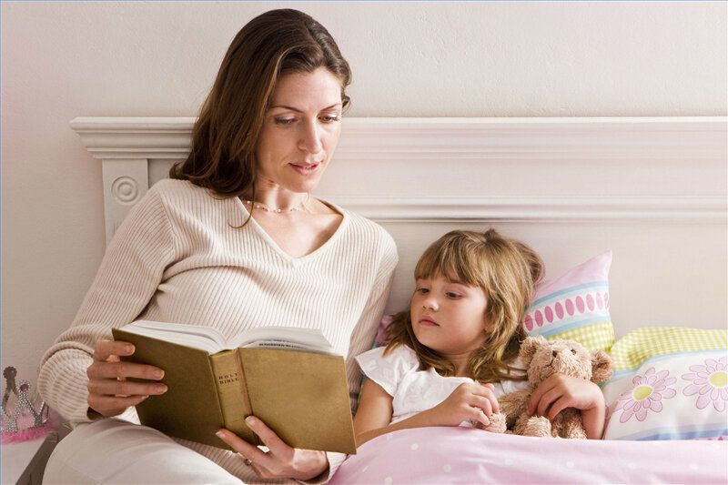 Як звичайні казки допомагають батькам у вихованні дітей. Батькам варто частіше використовувати цей виховний метод.