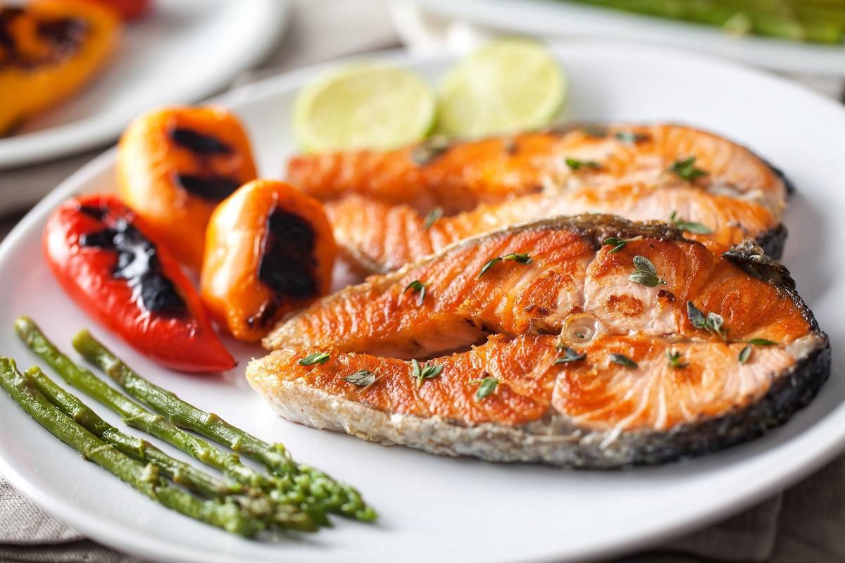 Кухарі розповіли про головні помилки, які господині найчастіше допускають при смаженні риби. Помилки, які зіпсують смак страви.