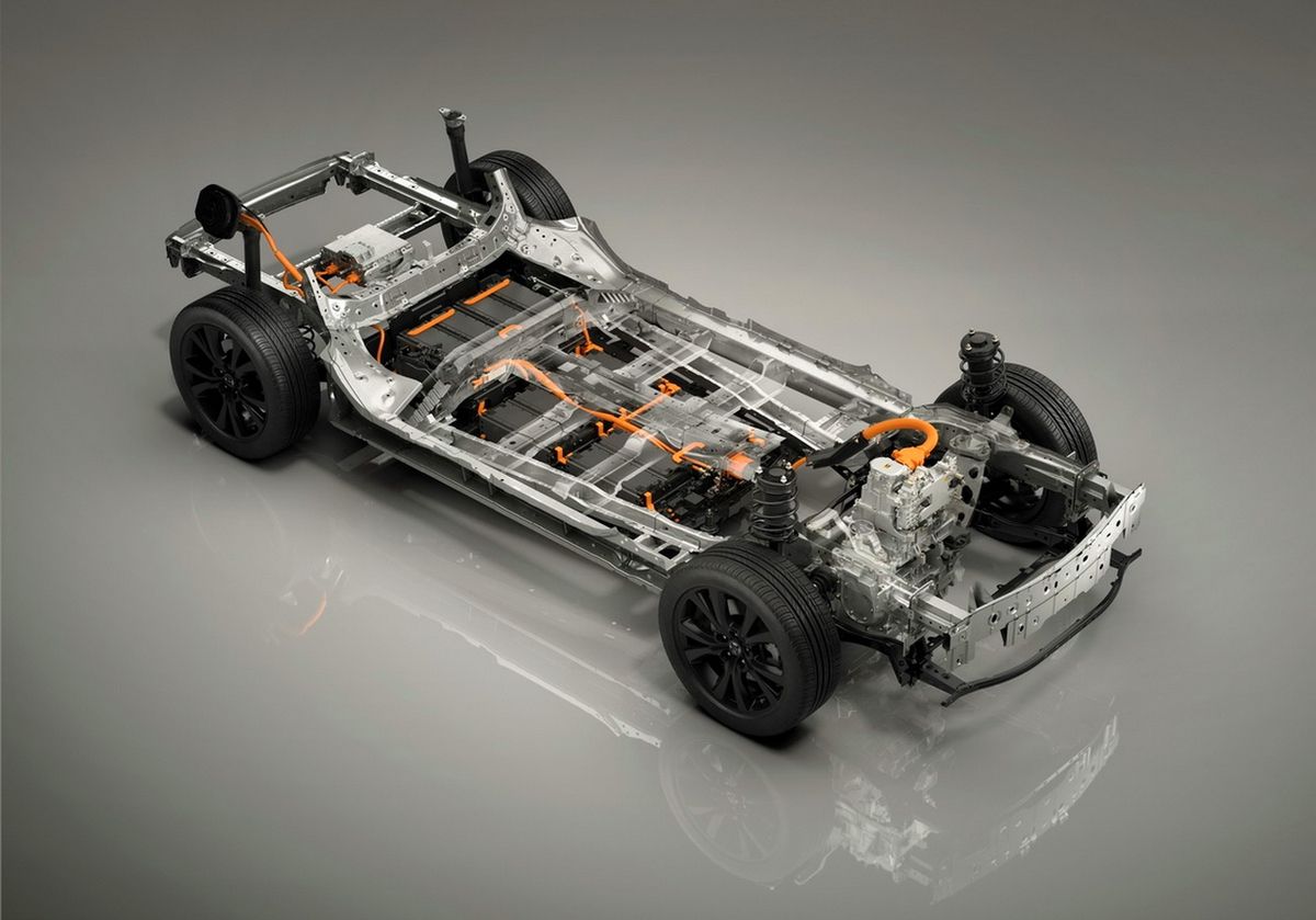 Mazda представить свій перший електромобіль. Тестовий автомобіль, вже проходять випробовування.