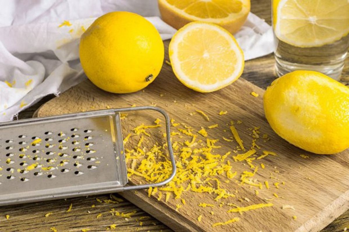 Лимонна цедра: якими корисними властивостями вона наділена. В чому ж полягає її користь?