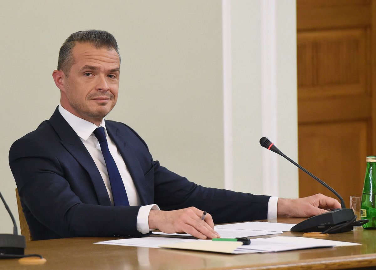 Глава "Укравтодору" Славомір Новак подав у відставку. Керівник Державного агентства автомобільних доріг України отримав нову пропозицію.