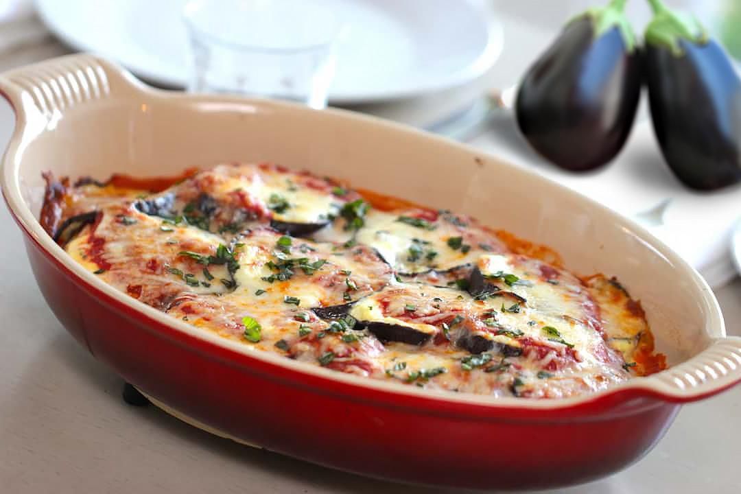 На ваш смак: рецепт класичної та вегетаріанської лазаньї. Будь-яка італійська господиня має свій рецепт цієї страви.