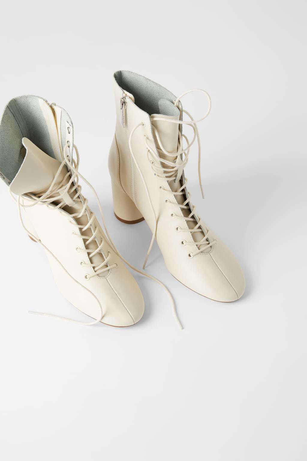10 пар модних черевиків на шнурівці, як у зірок street style. Приєднуйся до них і ти!
