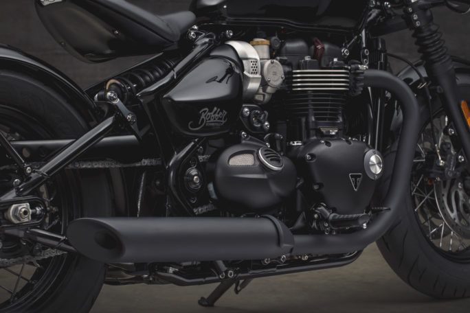 Перетворення століття: Triumph представили егоїстичний мотоцикл. Старий британський мотобренд переосмислює класику.