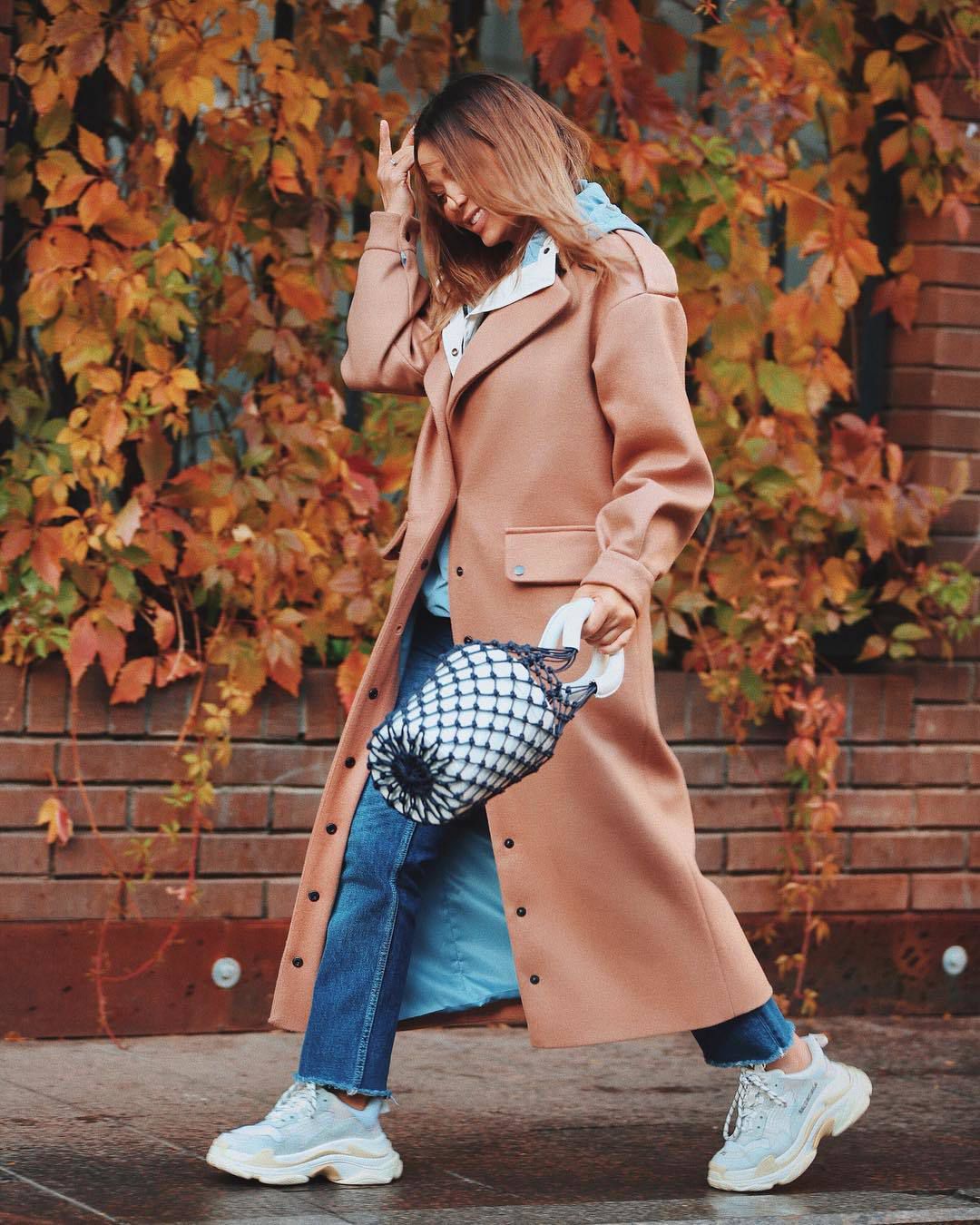 Пальто, яке підходить всім: модні моделі оверсайз осені 2019. Пальто оверсайз — ідеальне рішення для жінок, які люблять приміряти на себе трендові предмети гардероба.
