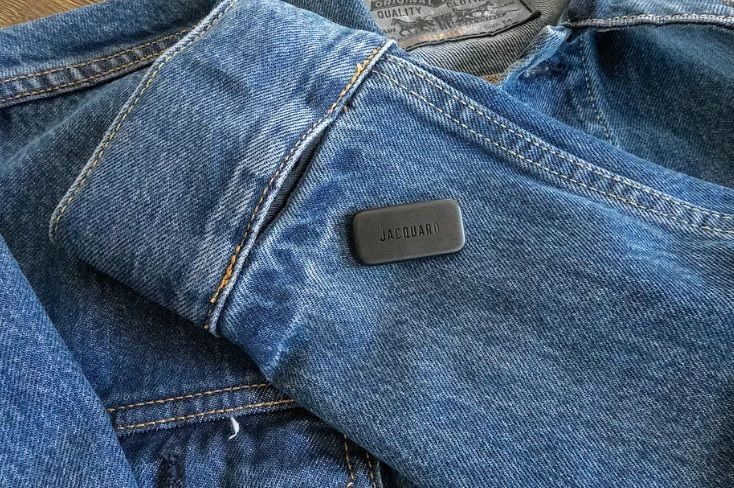 Бренд джинсового одягу Levi's створив сенсорні куртки в рамках проєкту Google Project Jacquard. Компанія анонсувала дві нові моделі.