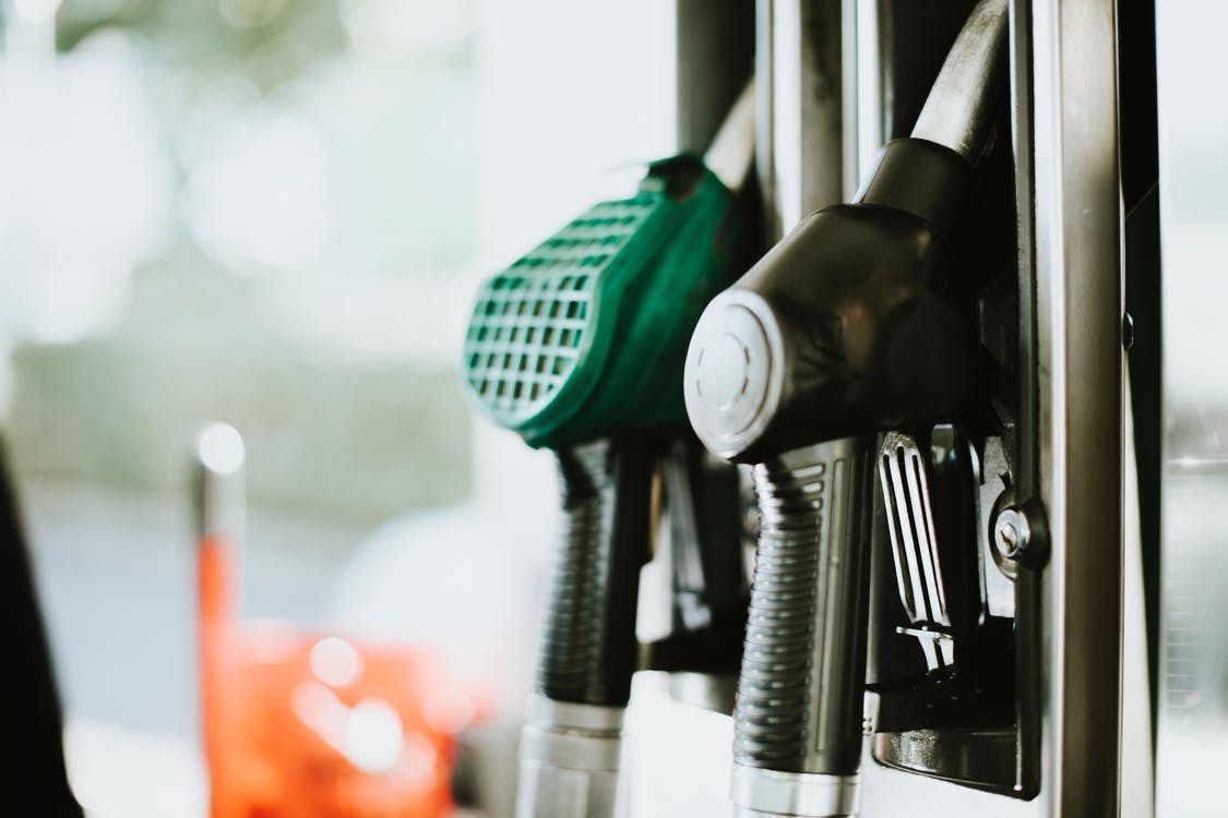 Заправки не будуть знижувати ціни на паливо. Нездатність Укрзалізниці на перевезення необхідного обсягу палива може викликати дефіцит і зростання цін.