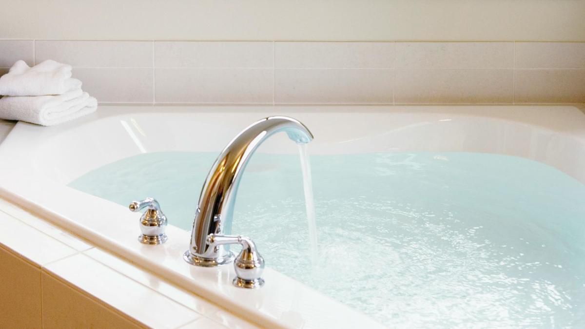 Секрети приготування розслаблюючої ванни з лавандою. Ця процедура допоможе гарно відпочити.