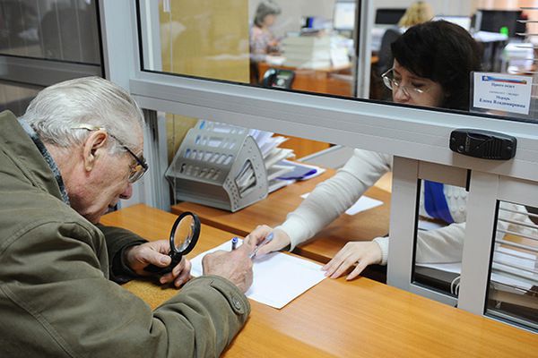 За забезпечену старість доведеться платити: у Кабміні створили другий рівень пенсій. Починаючи з 2023 року, в Україні з усіх працюючих стануть брати обов'язкові накопичувальні внески.