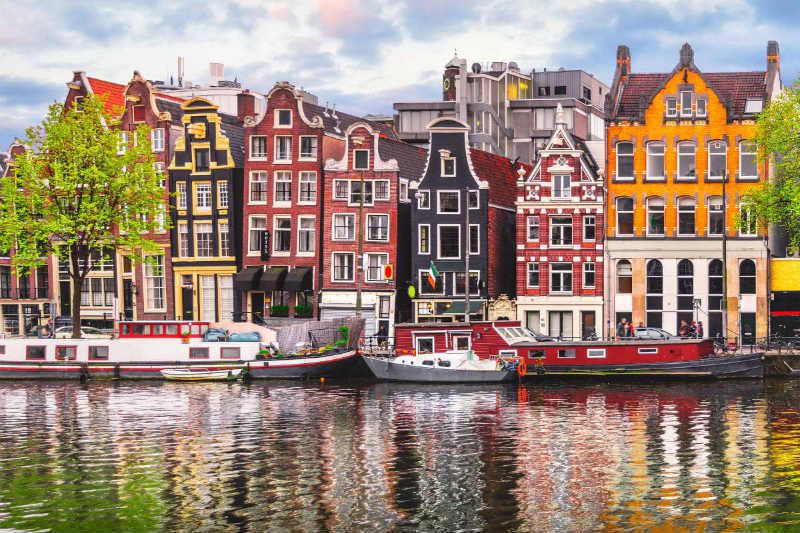 Амстердам введе найвищий туристичний податок у Європі. Цей збір також будуть платити ті, хто знімає квартиру через онлайн-сервіси бронювання.