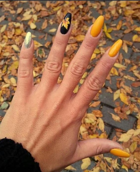 Осінній дизайн нігтів: ідеї манікюру для прийдешніх холодів. Якщо любите експериментувати з манікюром, то дивіться нижче фото цікавих ідей для цієї осені.