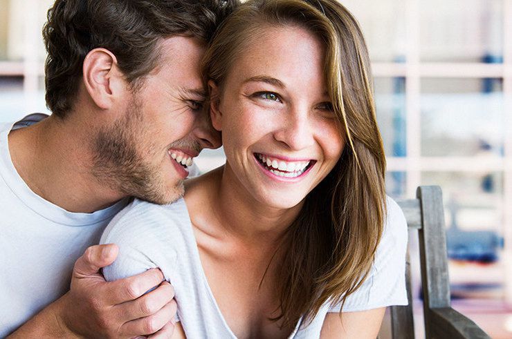 7 ознак того, що твій партнер по вуха в тебе закоханий. Так так, він відчуває до тебе велике і світле почуття.