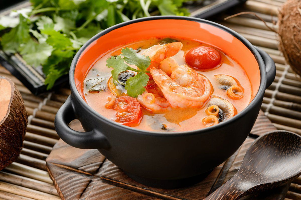 Смачні рецепти ситних супів, щоб зігрітися у холодний період. Ми пропонуємо вам рецепти класних супів від шеф — кухарів, які ви точно не пробували.