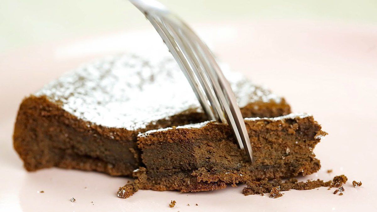 ароматний шоколадний пиріг, на приготування якого треба всього два інгредієнти
