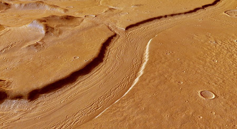 Вченими на Марсі виявлені сліди висохлої річкової системи. Вона простягалася майже на 700 кілометрів по поверхні.