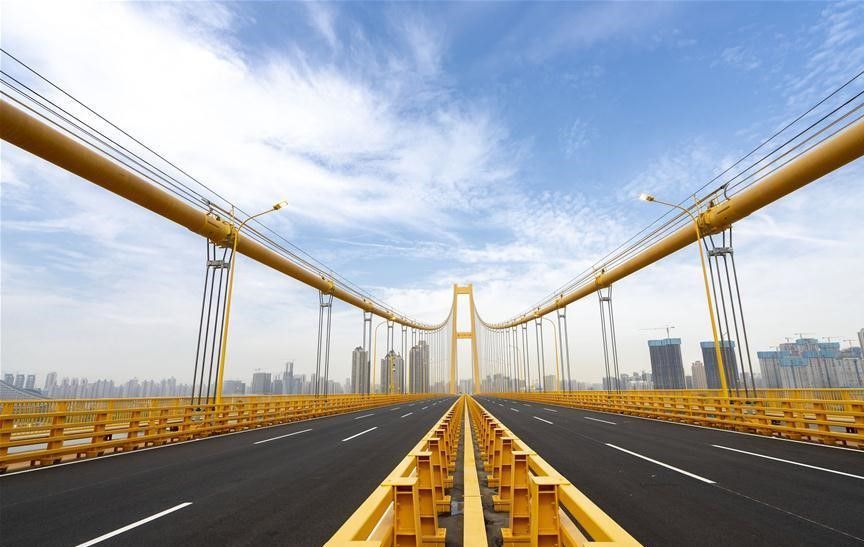 У Китаї відкрили найдовший двоповерховий міст. Більше ніж 4 кілометрів в довжину.