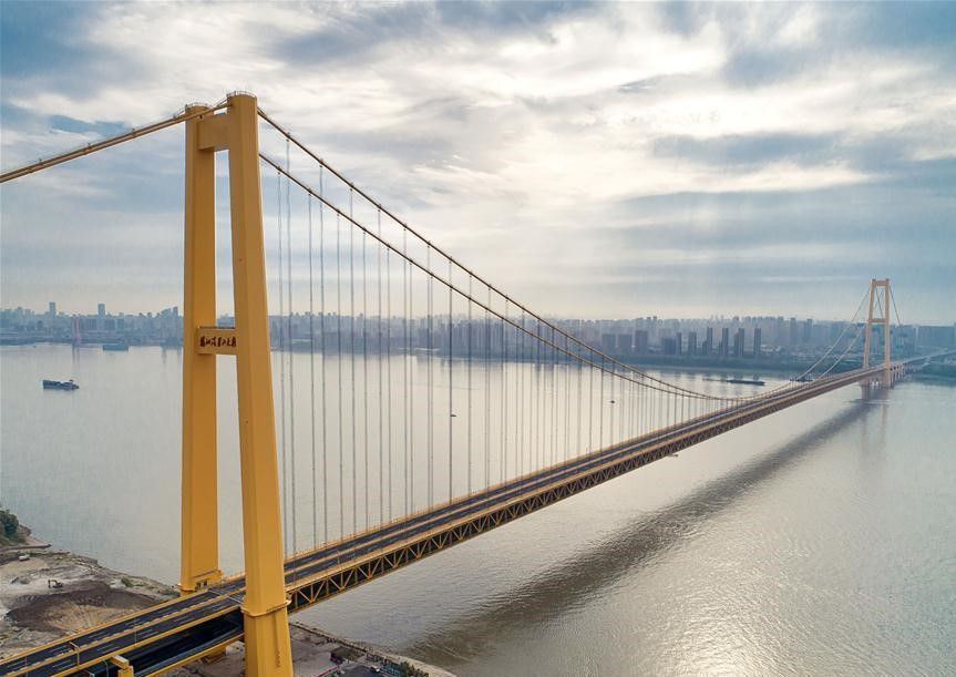 У Китаї відкрили найдовший двоповерховий міст. Більше ніж 4 кілометрів в довжину.