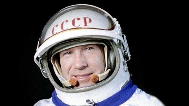 На 86 році життя помер космонавт Олексій Леонов. Леонов закінчив у 1955 році 10-ю Військову авіаційну школу початкового навчання льотчиків в Кременчуці, а через два роки — Чугуївське військове авіаційне училище льотчиків.