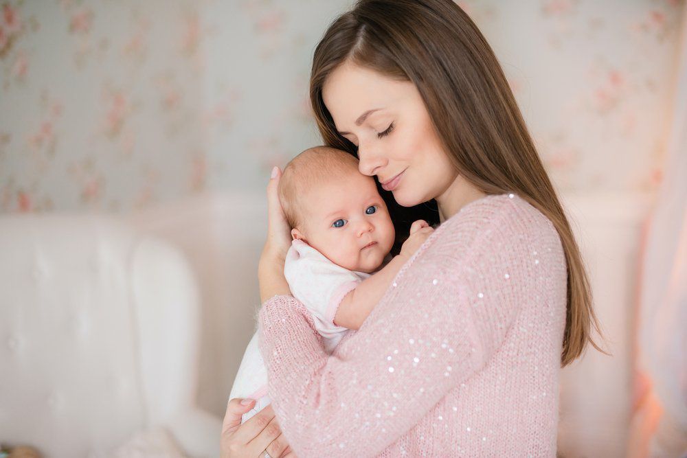Вчені довели, що генетичний код немовляти може бути змінений під впливом обіймів його матері. Обійми матері здатні зробити неймовірне.