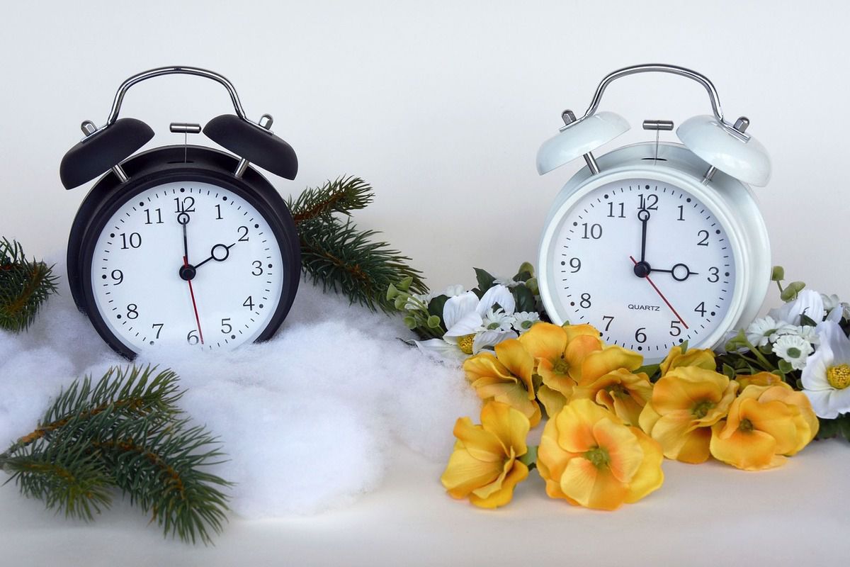 Перехід на зимовий час: коли переводити стрілки годинника. Вже в неділю, 27 жовтня, в Україні відбудеться перехід на зимовий час.