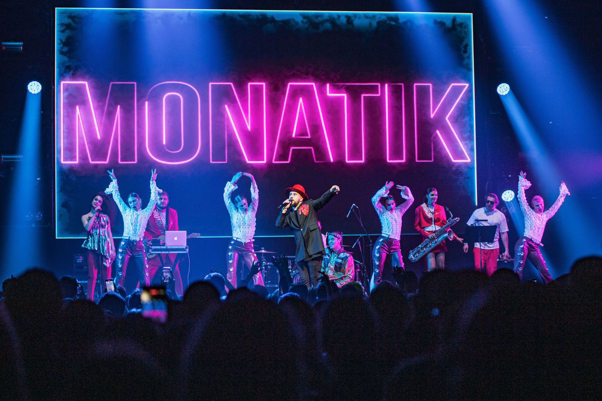 Monatik підкорив Лондон: абсолютно всі квитки на шоу було розпродано. У Лондоні на легендарній арені Indigo at the О2 відбулося наймасштабніше сольне шоу Monatik «LOVE IT ритм».
