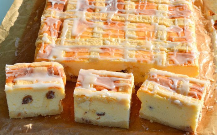 Краківський сирник — смачна випічка зі своєю родзинкою. Любителі сирних десертів оцінять!