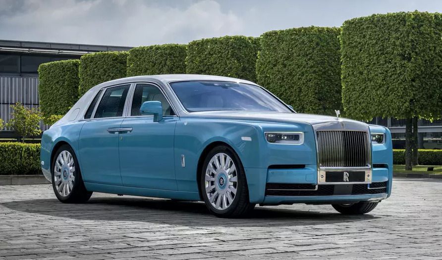 Rolls-Royce презентував три новенькі ексклюзивні Phantom. Седани присвятили годинниковому мистецтву, Близькому Сходу та сучасному ремеслу.