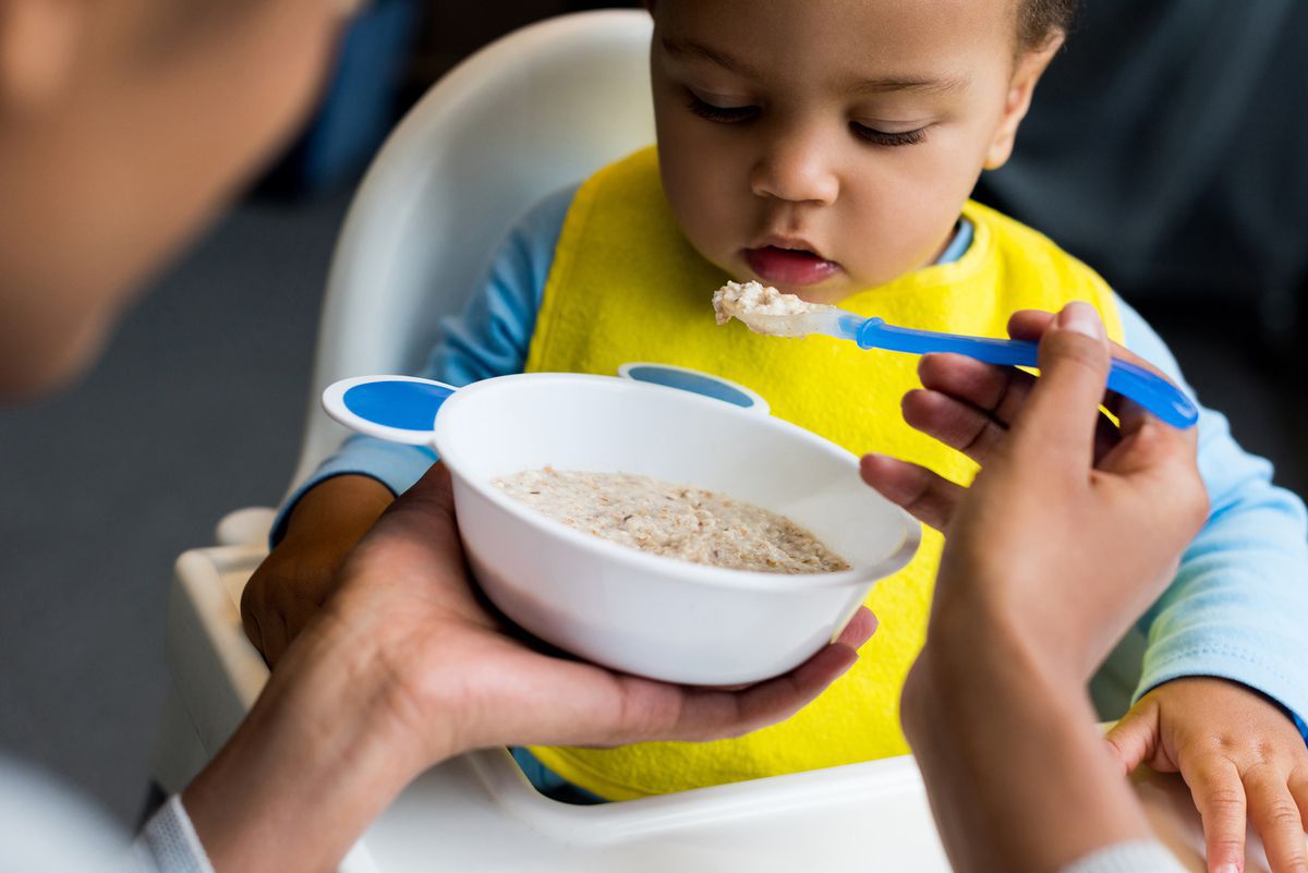 Вчені знайшли у 95% зразків дитячого харчування токсичні метали. Дізнайтеся, як зберегти здоров'я своєї дитини.