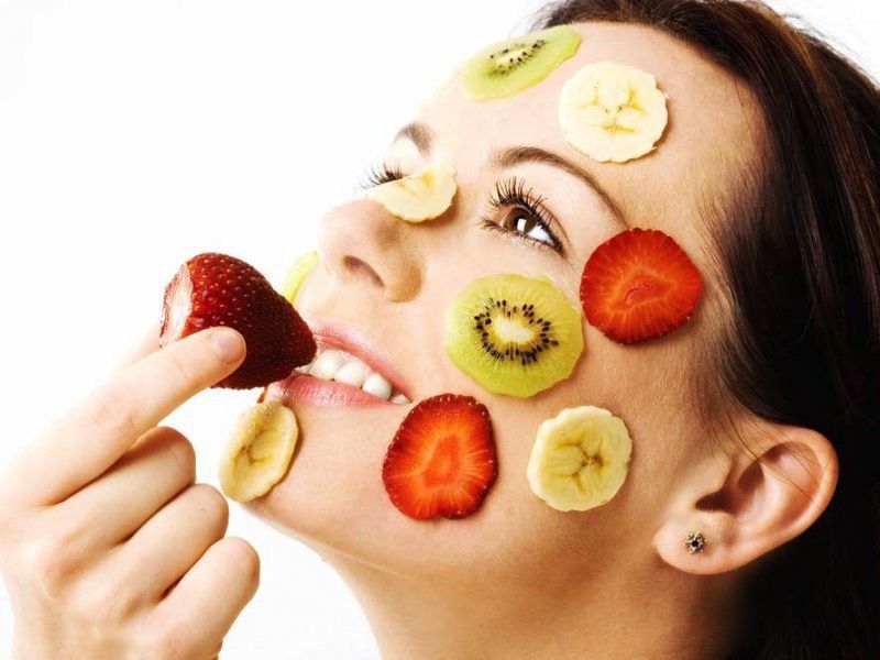 Чому дерматологи не радять робити маски для обличчя з овочів і фруктів. Для такого висновку у лікарів є певні підстави.