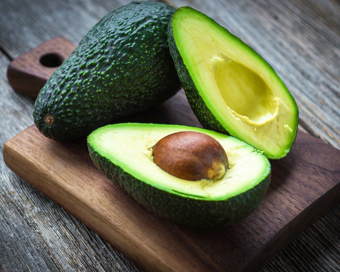 Американські вчені відкрили нові корисні властивості авокадо. Вживання одного авокадо в день позитивно позначається на серцево-судинній системі й не тільки.