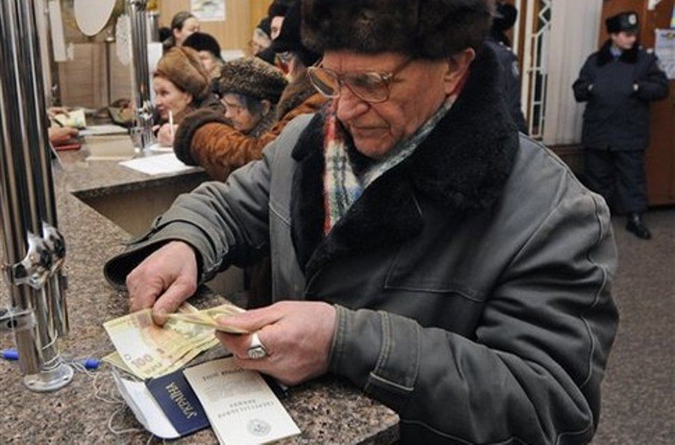 Що може змінитися для жителів Донбасу щодо призначення пенсій після втраченого стажу. Громадяни України, які живуть на непідконтрольному Донбасі, зможуть законно отримати свої зароблені пенсії, виконавши всі свої фінансові зобов'язання.