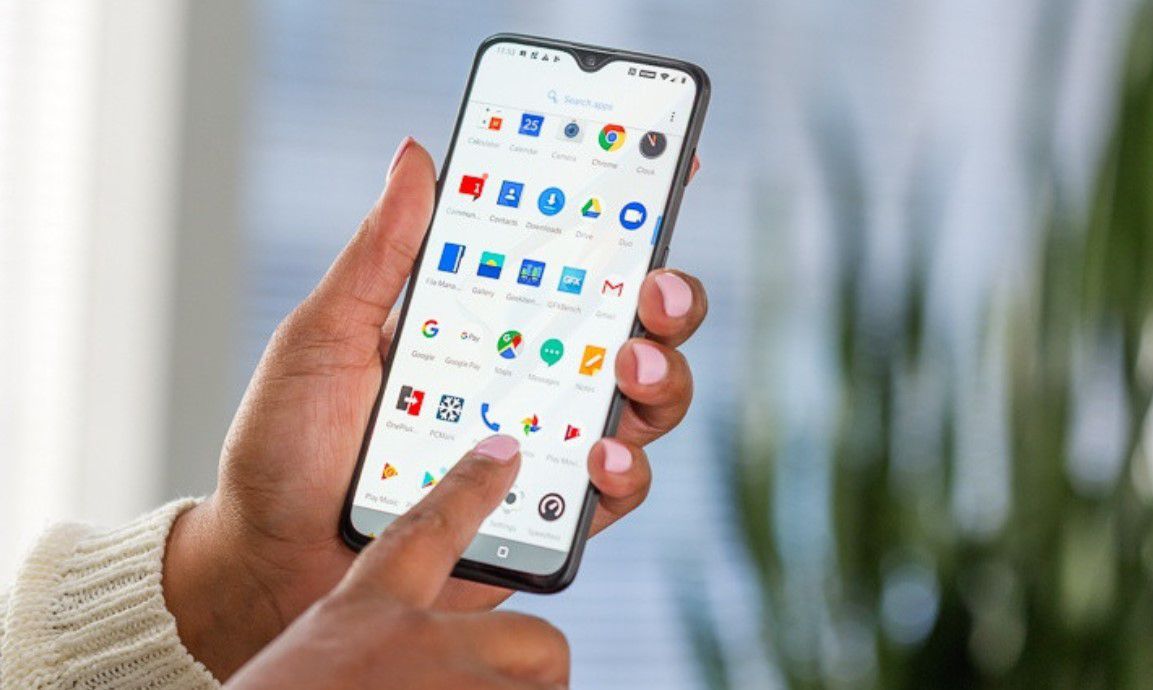 П'ять відмінних смартфонів не від лідерів ринку. Доступні флагмани 2019 року.