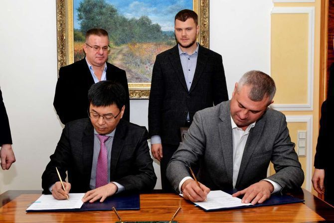 В Україні у 2020 році почнеться будівництво Великої кільцевої автомобільної дороги навколо Києва. Меморандум про співпрацю підписано з великою китайською компанією.