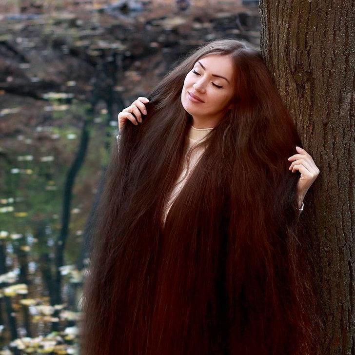 Дівчина кілька разів намагалася відростити довге волосся, але їй це вдалося лише тоді, коли вона почала дотримуватися певних правил. І все ж таки довге волосся — не така вже й недосяжна мрія.