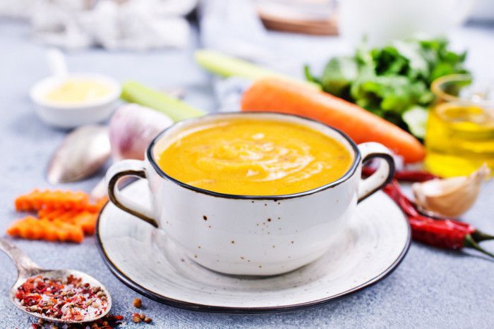 Смачні рецепти: супи та борщ на будь-який смак. Серед них як традиційний український борщ і харчо, так і екзотичний тайський цибулевий із сулугуні.