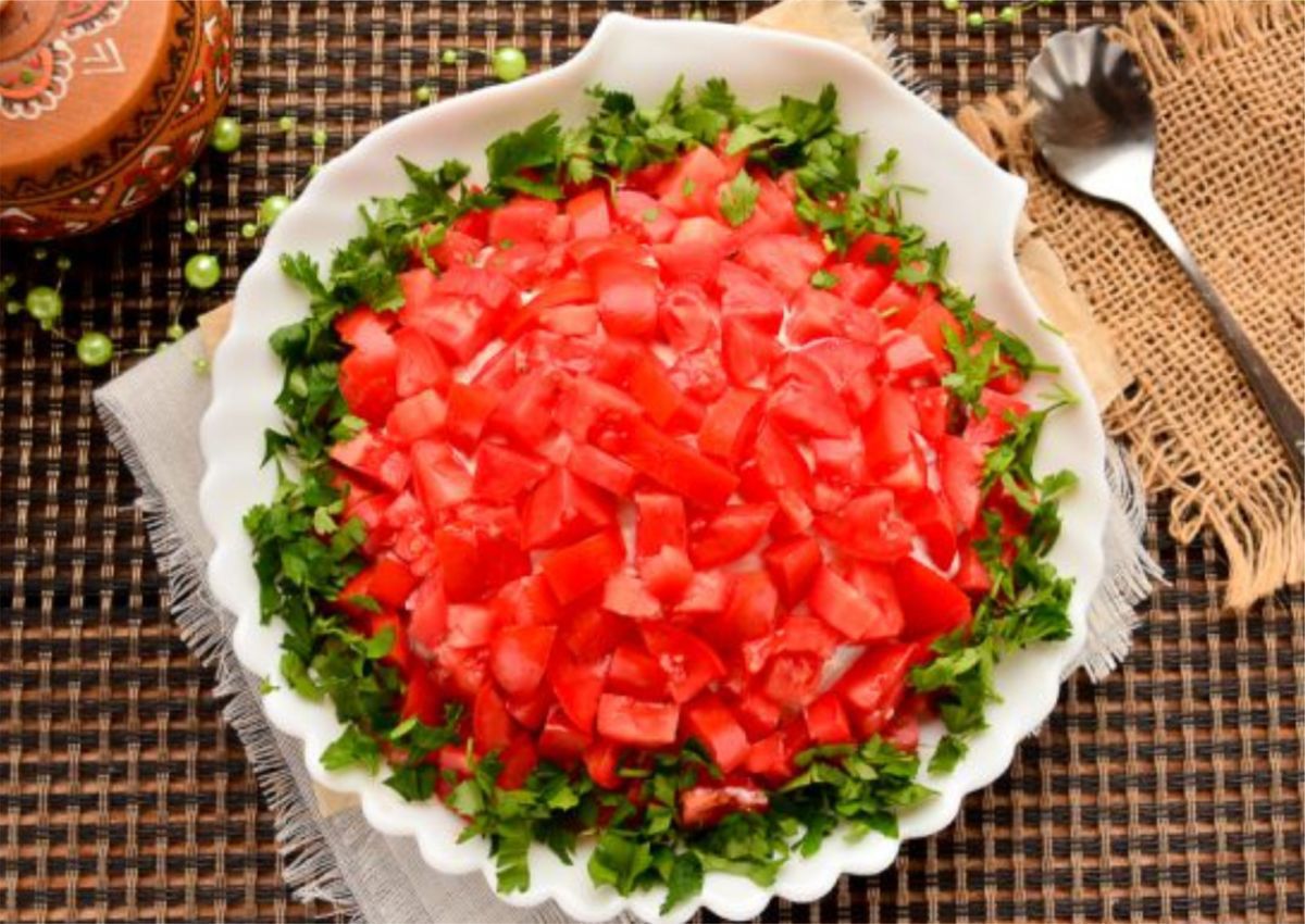 Гарний і смачний салат «Червона шапочка». Салат, смачніший за олів'є і оселедець під шубою.